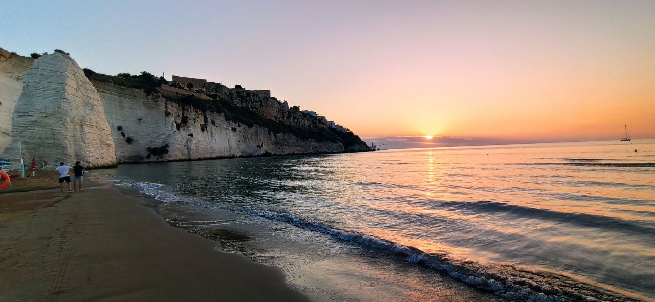 Pizzomunno e il lungomare di Vieste
